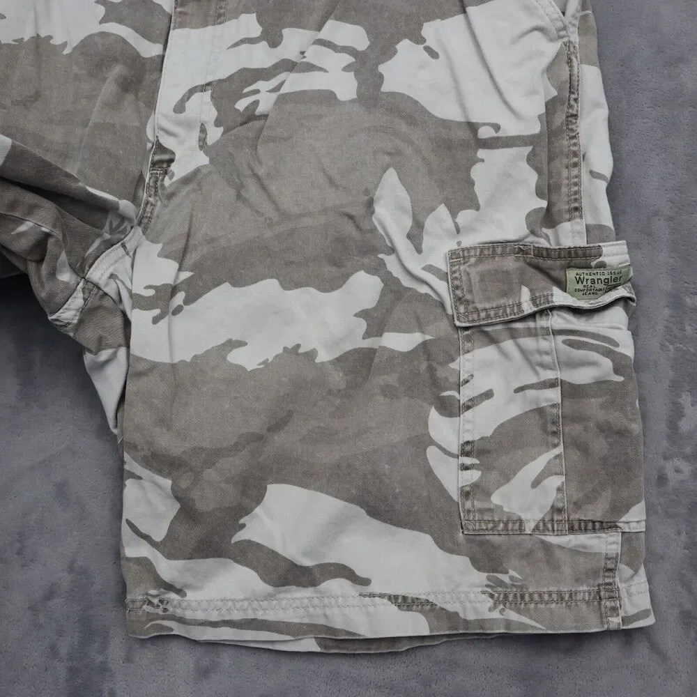 Wrangler Shorts Mens 42 Multicolor Camouflage Belt Loops Button Zip Cargo Shorts